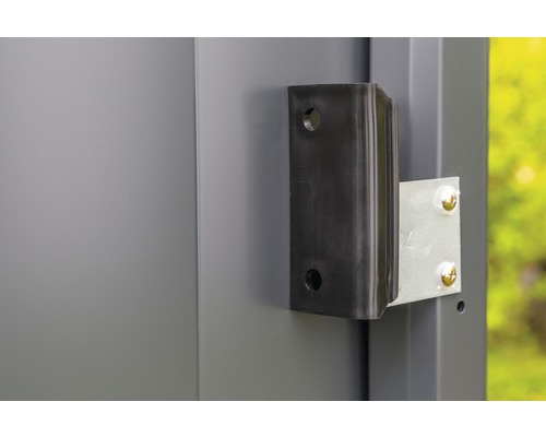 Detailansicht eines Anschlags mit Halterung und Schrauben