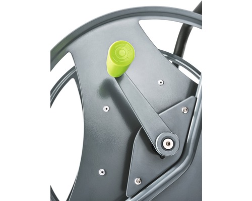 Detailansicht einer Schlauchtrommel mit Kurbel