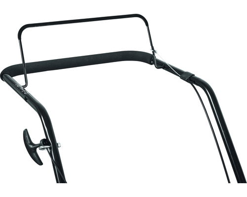 Detailaufnahme des Griffs eines Rasenmähers.