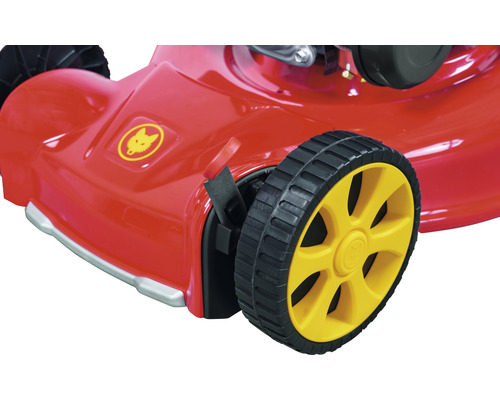 Detailansicht eines Rasenmähers mit Wolf Garten Logo