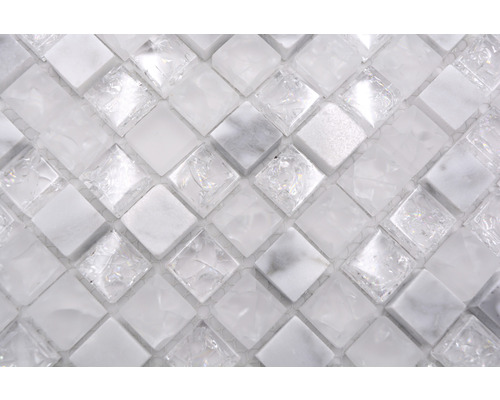 Quadratische Mosaikfliesen aus Glas und Marmor