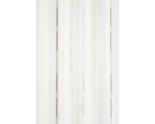 Weißer Vorhang mit Streifen vor Fenster