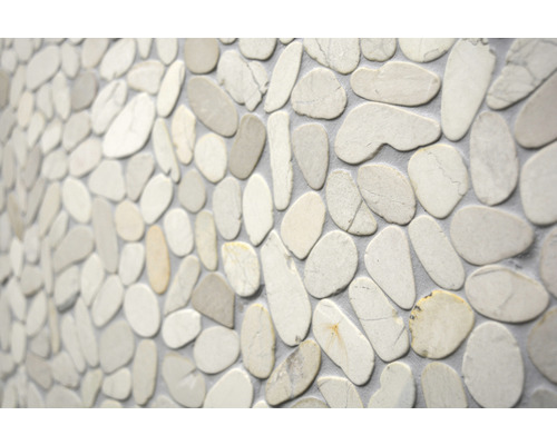 Wandfliesen mit Kieseloptik für den Innenbereich