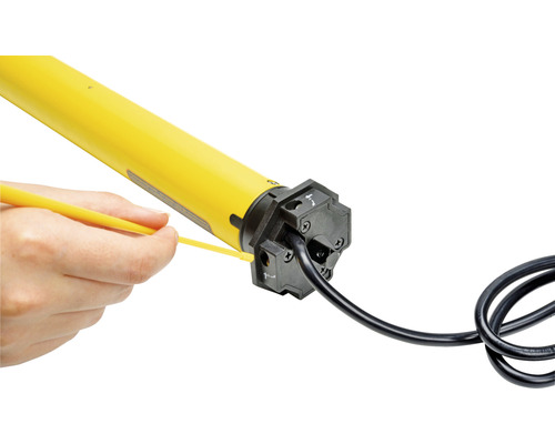 Rollladenmotor mit Hand und Einstellwerkzeug