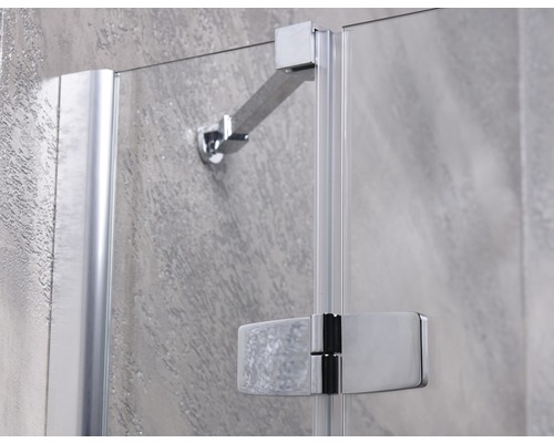 Detail einer Duschkabine mit Halterung und Scharnier