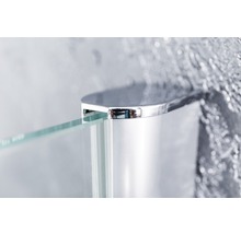 Detailansicht eines Duschkabinenbeschlags aus Metall mit einer Glasscheibe.
