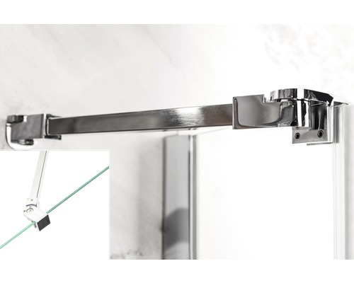 Detailaufnahme eines Duschkabinen-Stabilisators aus Metall mit Glaselement