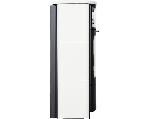 Kaminofen mit Stahlverkleidung in Seitenansicht