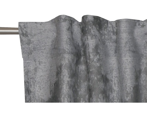 Gardine mit Kräuselbandaufhängung an einer Gardinenstange