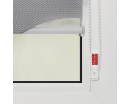 Detailansicht eines Rollos am Fenster