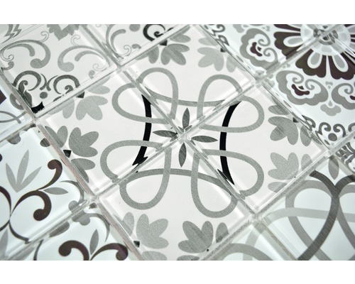 Mosaikfliese mit floralem Muster