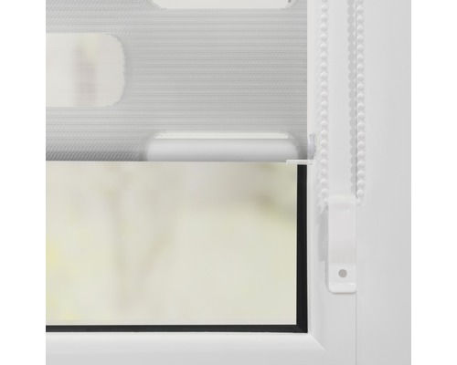 Detailansicht eines Fensterrollos mit Kettenzug