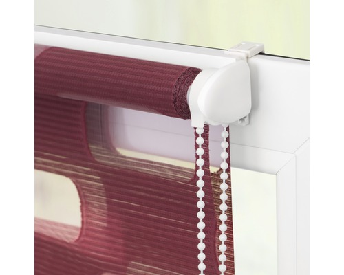 Fensterrollo mit Kettenzug zur Lichtregulierung