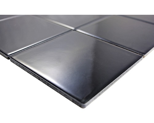 Nahaufnahme von quadratischen Keramikfliesen