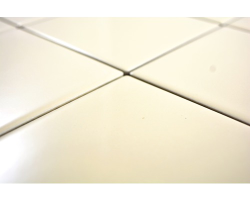 Detailansicht von verlegten Bodenfliesen