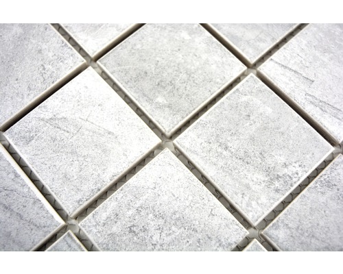 Mosaikfliese mit quadratischen Steinen