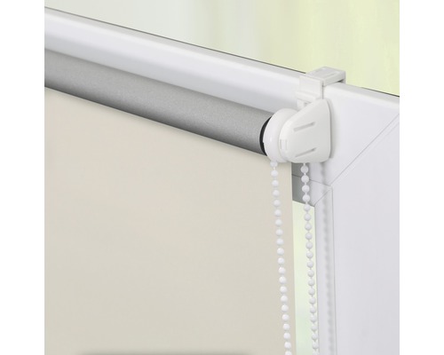 Detailansicht eines Rollos mit Kettenzug zur Fensterdekoration