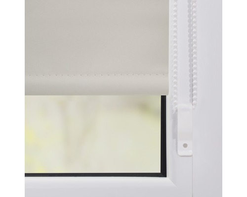 Fensterrollos teilweise heruntergelassen mit Kettenzugmechanismus