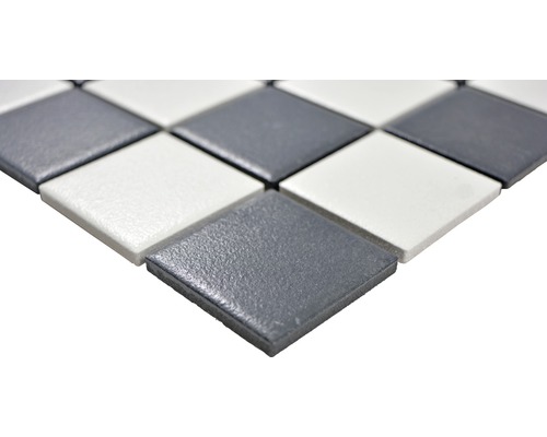 Mosaikfliese mit Schachbrettmuster