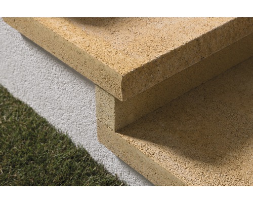 Nahaufnahme von Außentreppenstufen aus Stein.