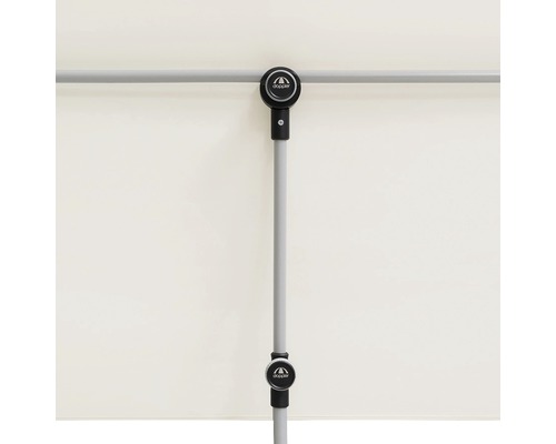 Detailansicht eines Sonnenschirms mit Gestell