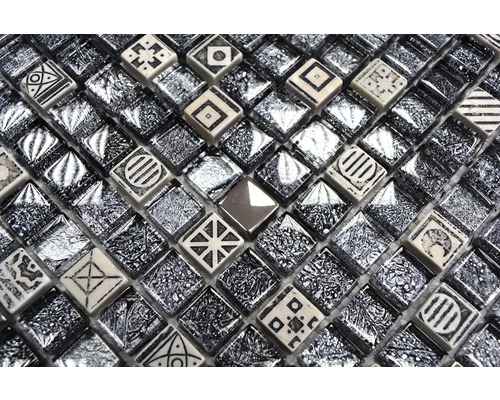 Mosaikfliesen mit Mustern aus Glas und Stein