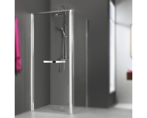 Duschkabine mit Duschkopf und Handbrause im Badezimmer