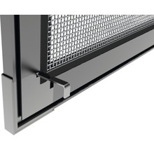 Detailansicht eines Insektenschutzgitters mit Metallrahmen