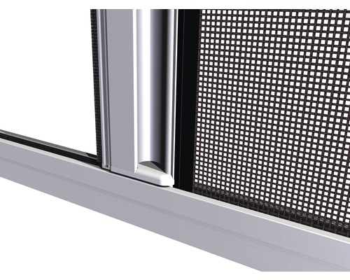 Detailansicht eines Insektenschutzrollos mit Aluminiumrahmen