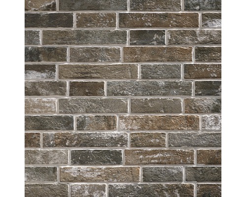 Mauer aus rechteckigen Wandfliesen in Steinoptik