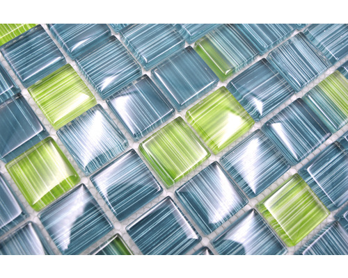 Quadratische Glasmosaikfliesen in Blau und Grün