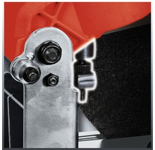 Detailansicht einer Metallsäge mit Schrauben und Einstellvorrichtungen.