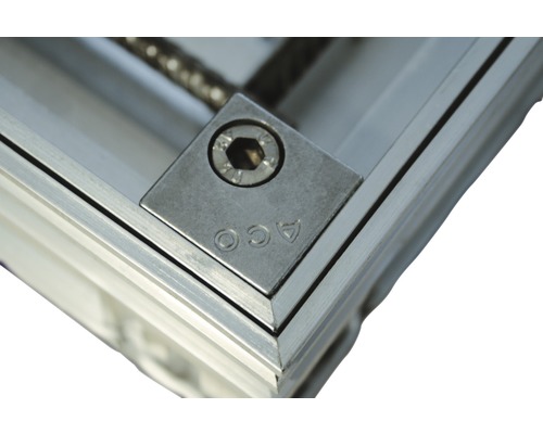 Detailansicht eines ACO Drain Entwässerungssystems mit Schraube