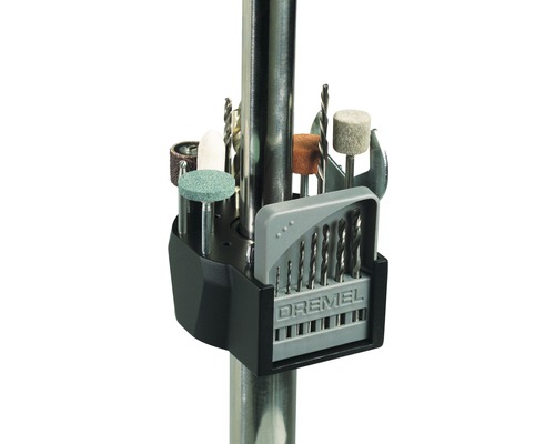 Dremel Zubehör-Set mit Bohrern und Schleifaufsätzen am Werkzeugständer