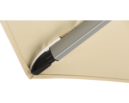 Detailansicht eines Sonnenschirms mit Gestell