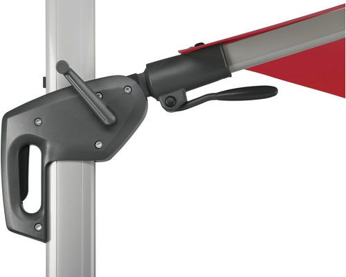 Detailansicht eines Sonnenschirms mit Handkurbel und Hebel zur Bedienung