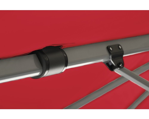 Detailansicht eines Pavillons mit rotem Dach und grauem Gestell