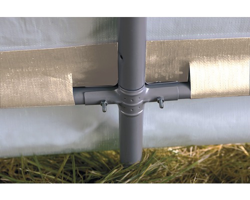 Detailansicht des Metallrahmens eines Zeltes mit Schrauben