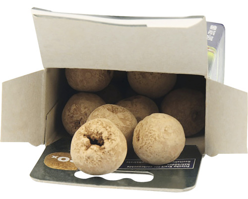 Geöffnete Packung mit Düngerkugeln