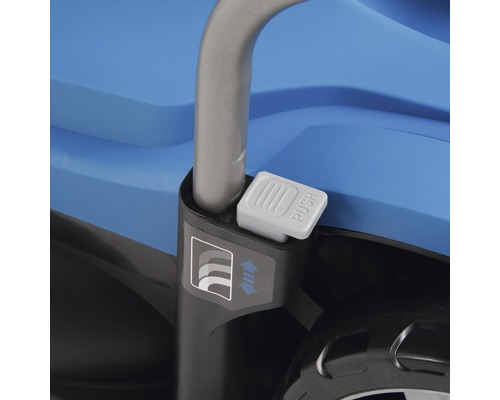 Detailansicht eines Bollerwagens mit Schiebegriff und Verriegelungsknopf