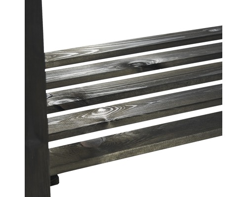 Detailansicht eines Holzschuhregals