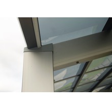 Detailansicht eines Terrassendachs aus Aluminium und Glas
