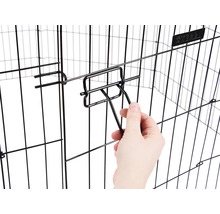 Detailansicht eines Verschlusses an einem Hundeauslaufgehege