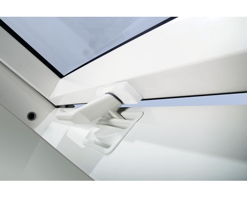 Detailansicht eines Dachfensters mit Griff