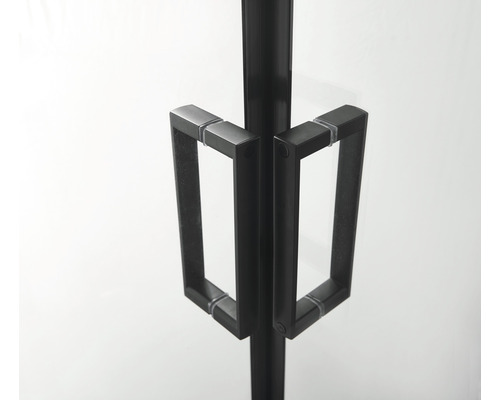 Schwarze Türgriffe für Duschkabine