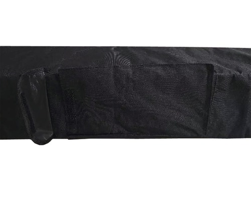 Detailansicht einer schwarzen Abdeckhaube mit Tasche und Griff