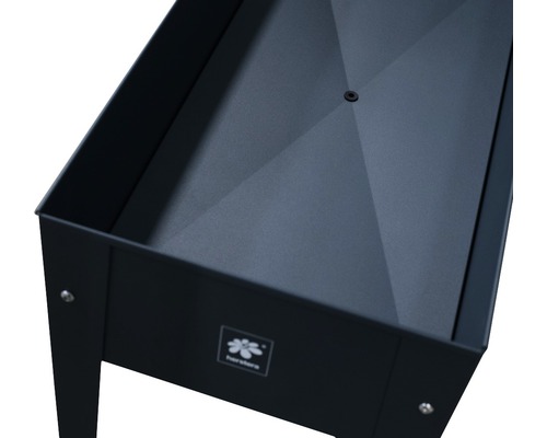 Hochbeet aus Metall mit Entwässerungsloch und Herstellerlogo