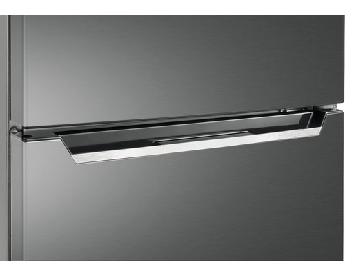 Detailaufnahme eines Kühlschranks mit Griff