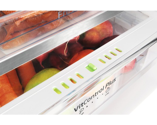 Gemüse und Obst im Frischesystem eines Kühlschranks