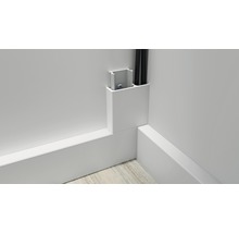 Installation einer Kabelführung an einer Wand